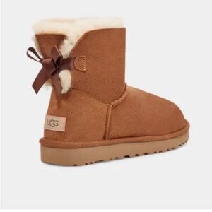UGG mini Bailey bow boots 9